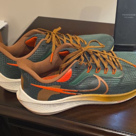 Nike Other - Nike Olive and Orange Running Shoes
